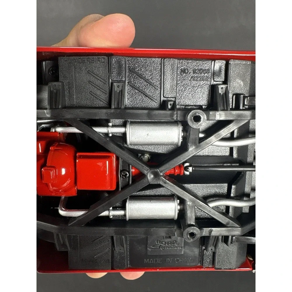 Road Signature Leather Series 1957 Ford Thunderbird Convertible Red 1:18